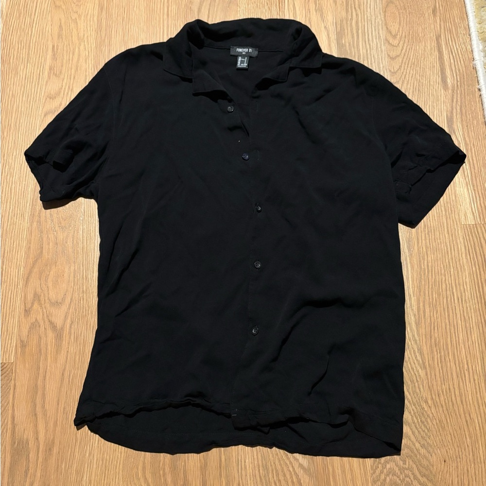Forever 21 Black Button Down Collar Shirt
Men’s S